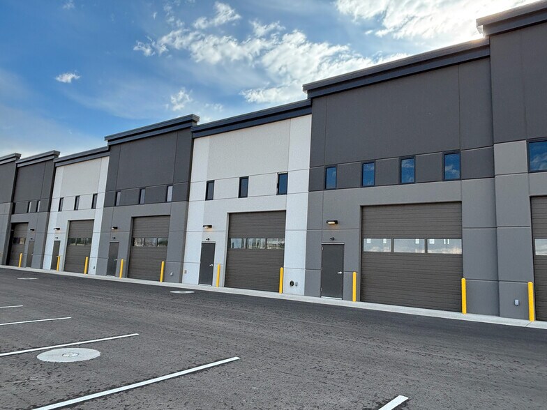 More Photos Of 2200 E Chisholm Dr, Nampa Showroom For Lease