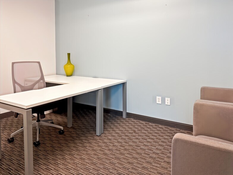 More Photos Of 10200 Forest Green Blvd, Louisville Coworking Space