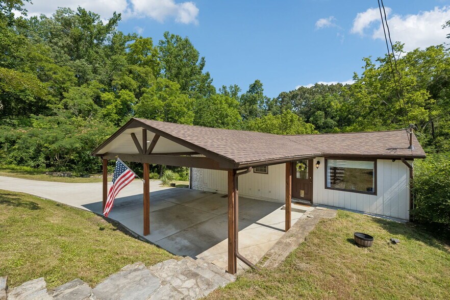 More Photos Of 1392 Fairview Blvd Blvd, Fairview General Retail For Sale