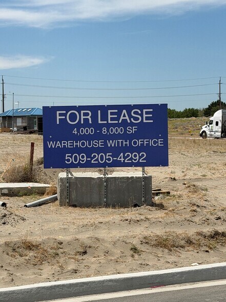 More Photos Of 2605 Robertson Dr, Richland Industrial For Lease