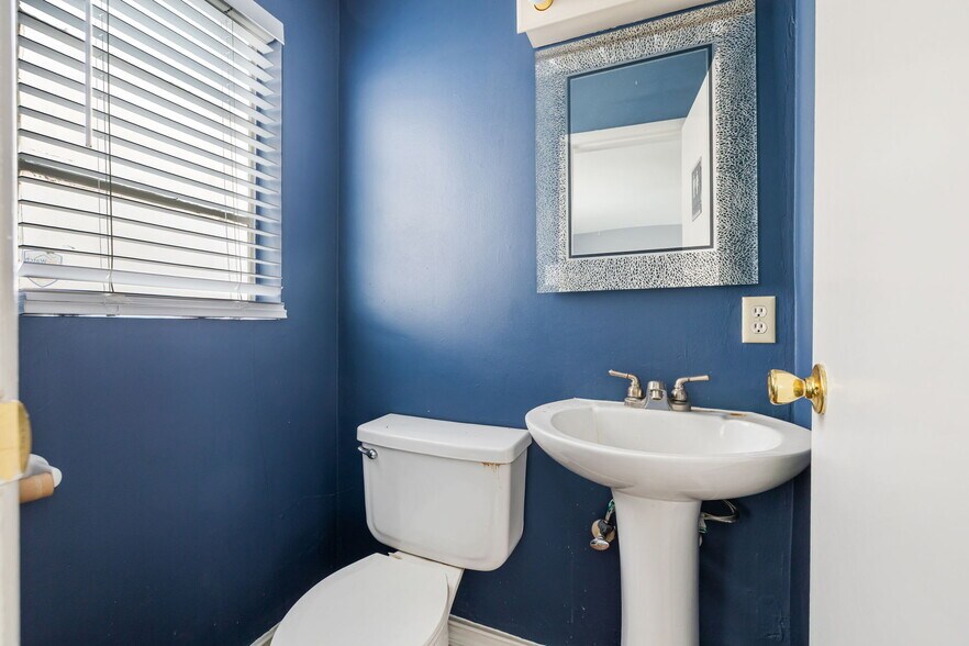 More Photos Of 1059-1063 N Palm Canyon Dr, Palm Springs Storefront For Sale