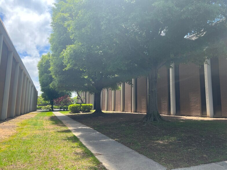 More Photos Of 1 Centerview Dr, Greensboro Unknown For Lease