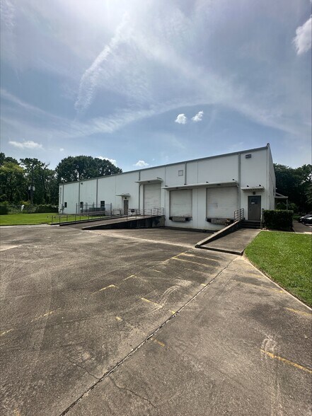 More Photos Of 740 Bradfield Rd, Houston Light Distribution For Lease
