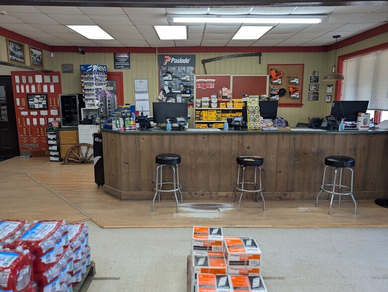 More Photos Of 612 Ball Street, Perry Storefront Retail Office For Sale