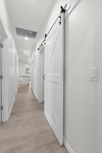 More Photos Of 870 Waco st, Kingsland Multifamily For Sale