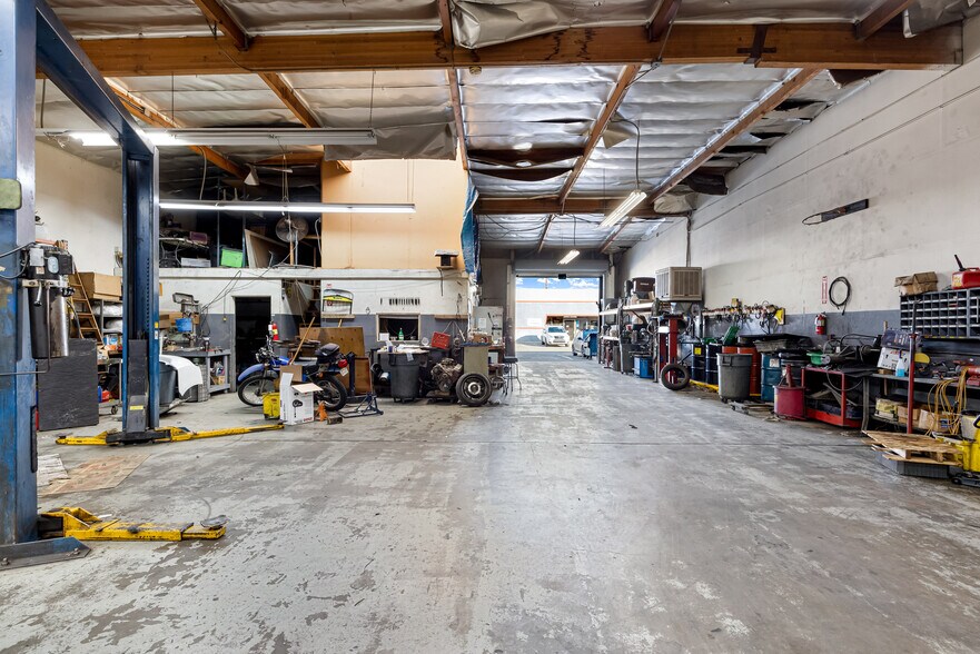 More Photos Of 1010-1016 W Barkley Ave, Orange Warehouse For Sale