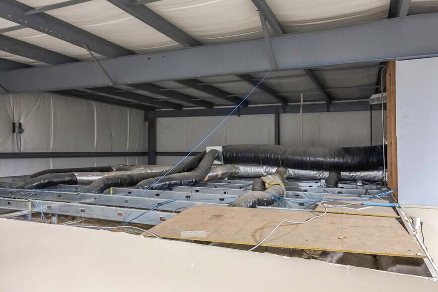 More Photos Of 2840 Mitthoeffer Pl, Indianapolis Warehouse For Sale