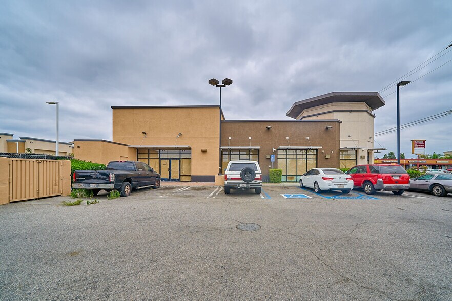 More Photos Of 11759 Carson St, Lakewood Convenience Store For Lease