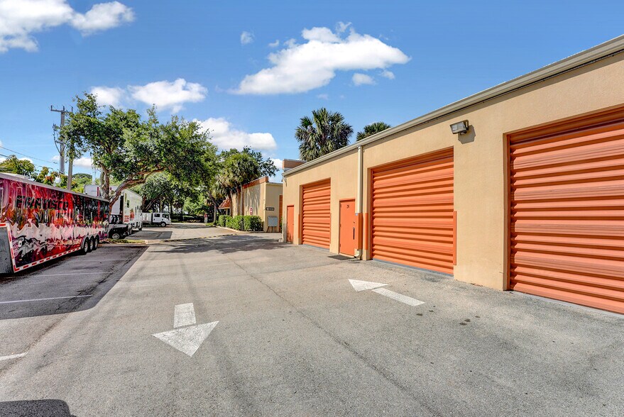 More Photos Of 803 Maplewood Dr, Jupiter Warehouse For Sale