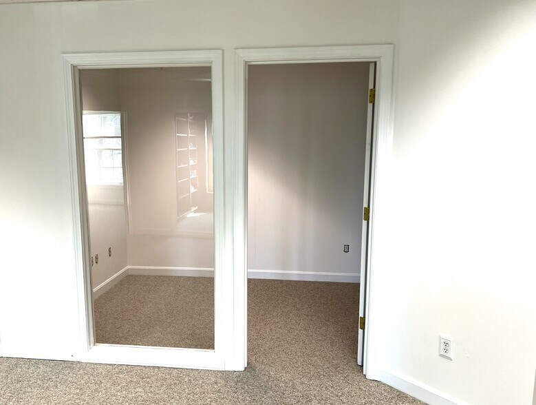 More Photos Of 10 Cedar St, Woburn Office For Sale