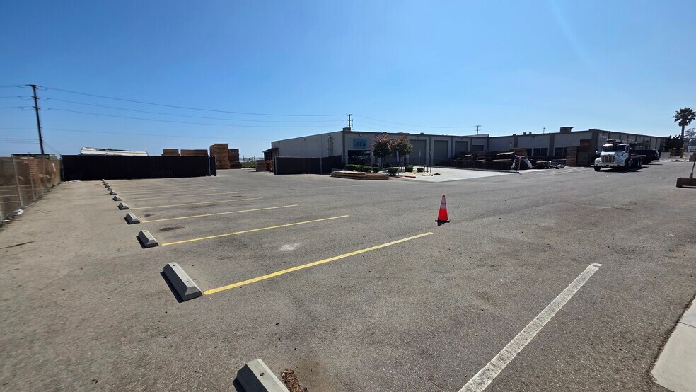 More Photos Of 3810 Transport St, Ventura Warehouse For Lease