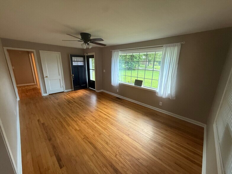 More Photos Of 105 Donald St, Nashville Office For Sale