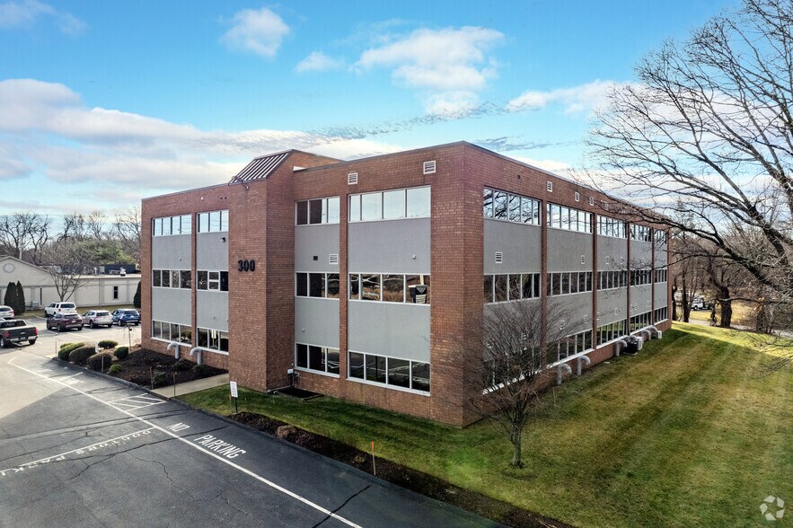 More Photos Of 300 Toll Gate Rd, Warwick Medical For Lease