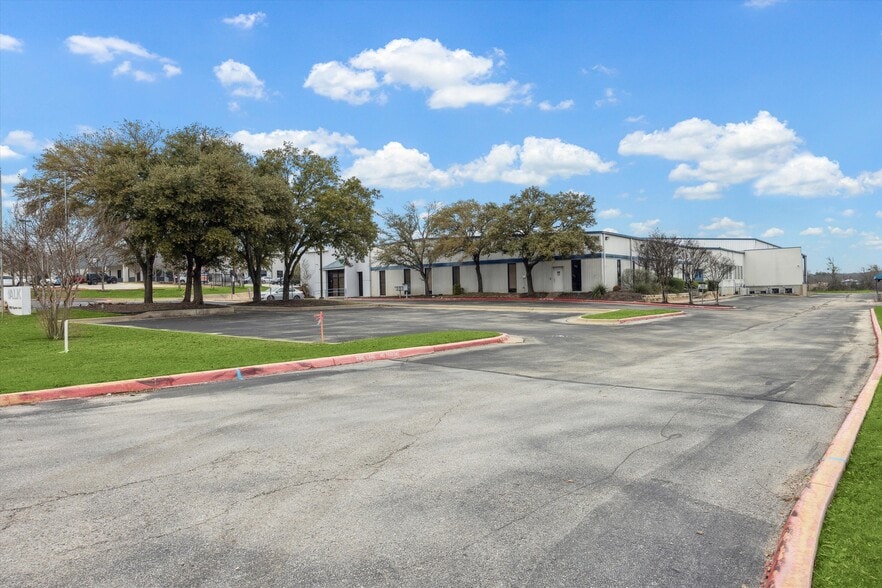 More Photos Of 1700 Royston Ln, Round Rock Service For Lease