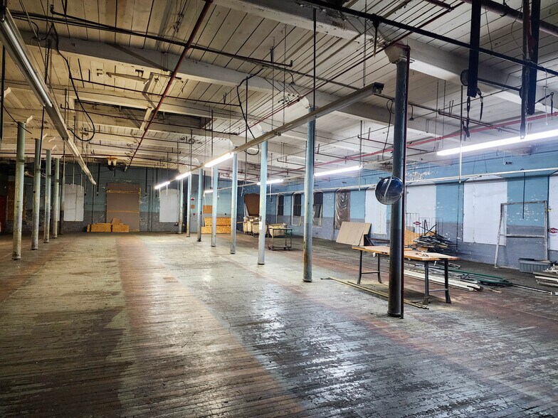 More Photos Of 460 Globe St, Fall River Showroom For Sale