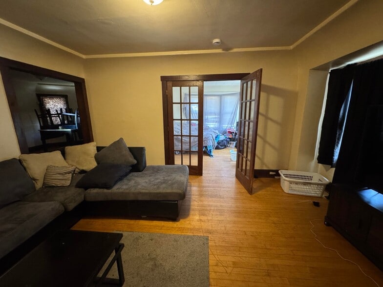 More Photos Of 2767 N Holton St, Milwaukee Apartments For Sale