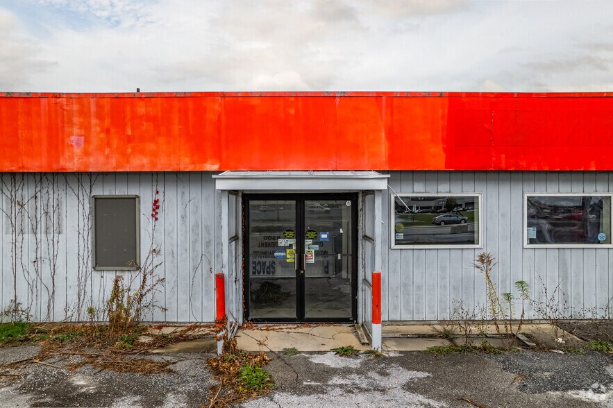 More Photos Of 1661 Lincoln Way E, Chambersburg General Retail For Lease