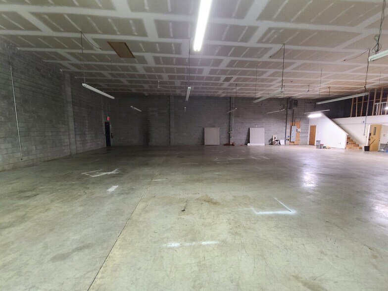 More Photos Of 3676 Crescent Ct E, Whitehall Warehouse For Lease