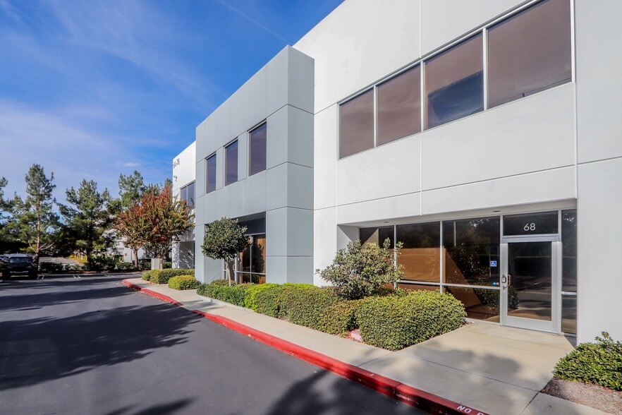 More Photos Of 64-76 Maxwell, Irvine Light Manufacturing For Lease