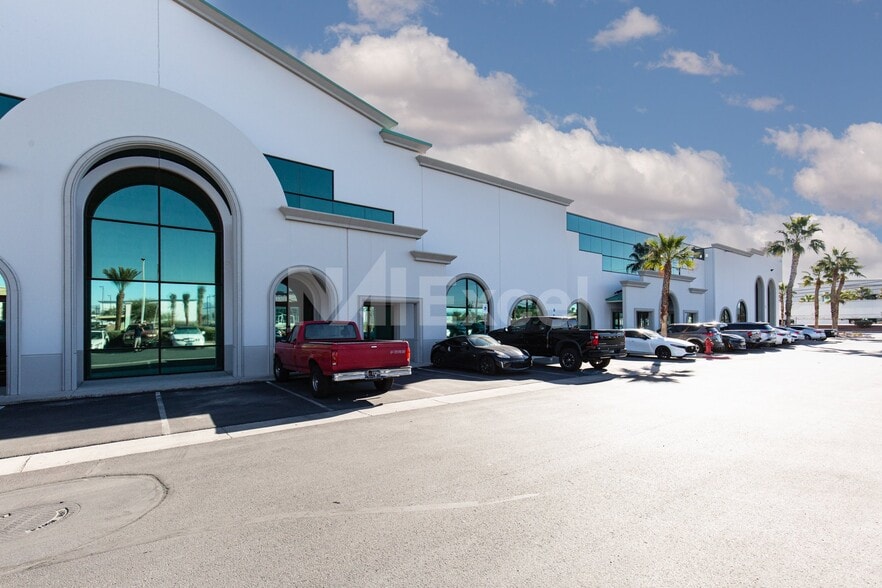More Photos Of 7650 Dean Martin Dr, Las Vegas Distribution For Lease