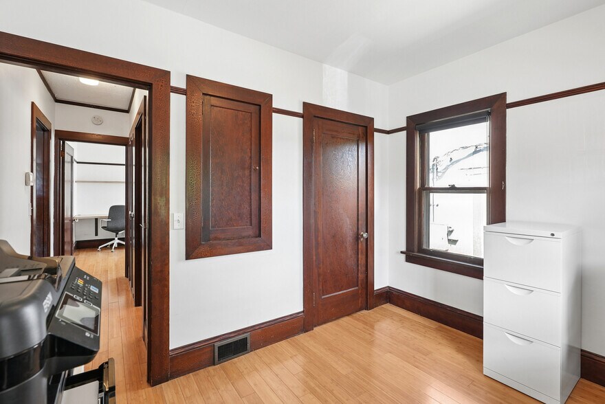 More Photos Of 2105 SE Ochoco St, Portland Office For Sale