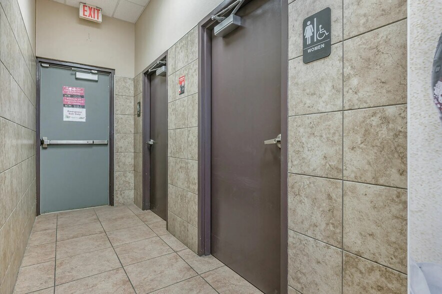 More Photos Of 5815 S Western St, Amarillo Service Station For Sale