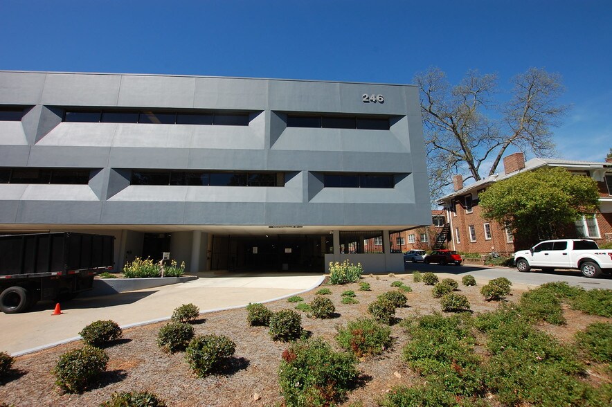 More Photos Of 246 Sycamore St, Decatur Office For Lease