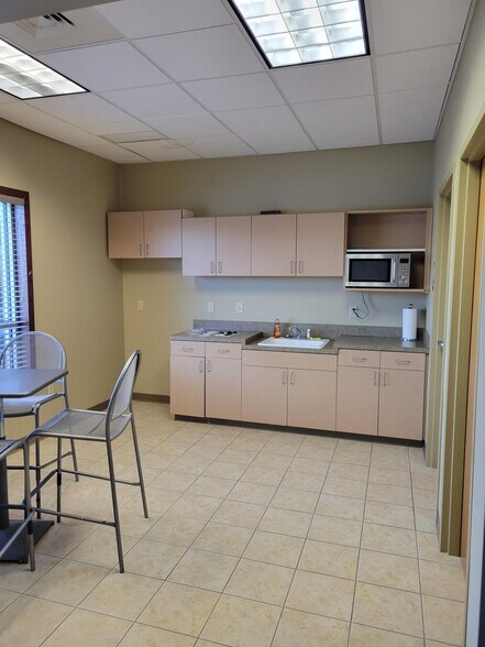 More Photos Of 3122 N Cypress St, Wichita Medical For Lease
