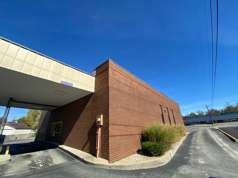 More Photos Of 628 S College St, Harrodsburg Bank For Sale