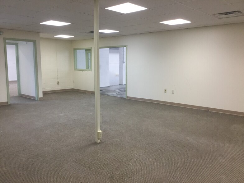 More Photos Of 25 Gramar Ave, Prospect Warehouse For Lease