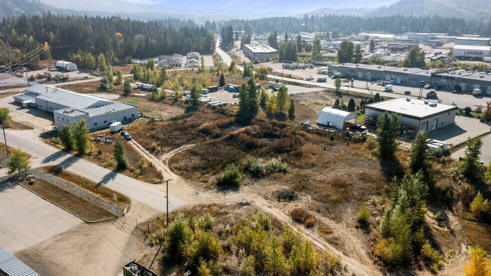 More Photos Of 4141 54 St SE, Salmon Arm Manufacturing For Sale