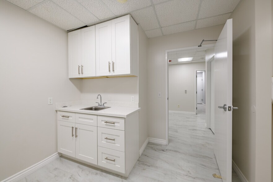 More Photos Of 16250 Ventura Blvd, Encino Office For Lease