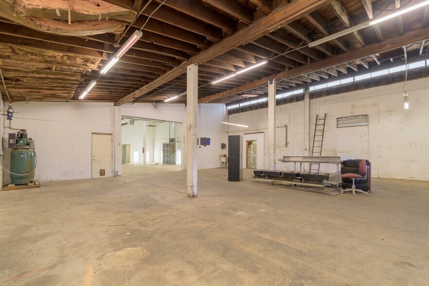 More Photos Of 2150 Cross St, Eugene Service For Lease
