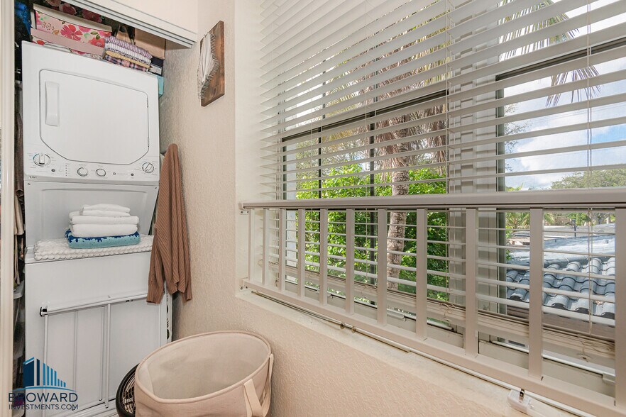 More Photos Of 330 SW 20th St, Fort Lauderdale Multifamily For Sale