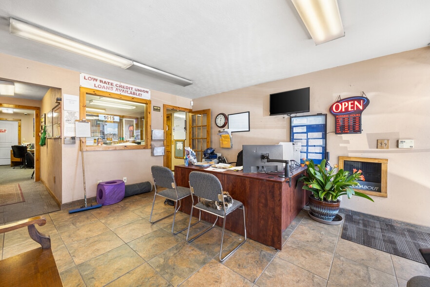 More Photos Of 1015 Park St, Castle Rock Auto Dealership For Lease