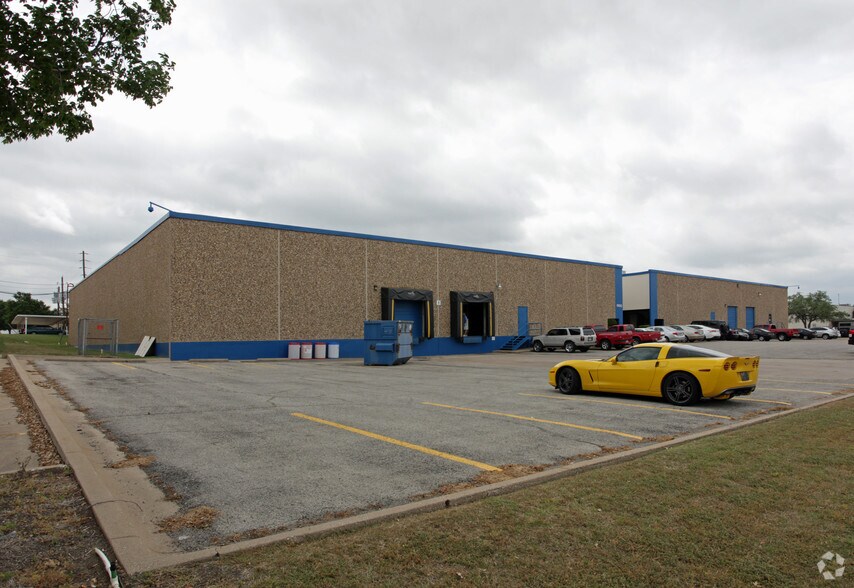 More Photos Of 1900 Surveyor Blvd, Carrollton Warehouse For Lease