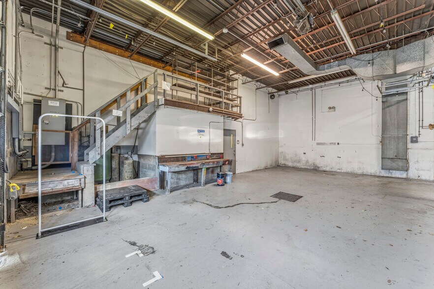 More Photos Of 13 Fort Hill Rd, Groton Storefront Retail Residential For Sale