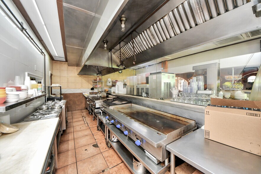 More Photos Of 7626 Clarewood Dr, Houston Restaurant For Sale