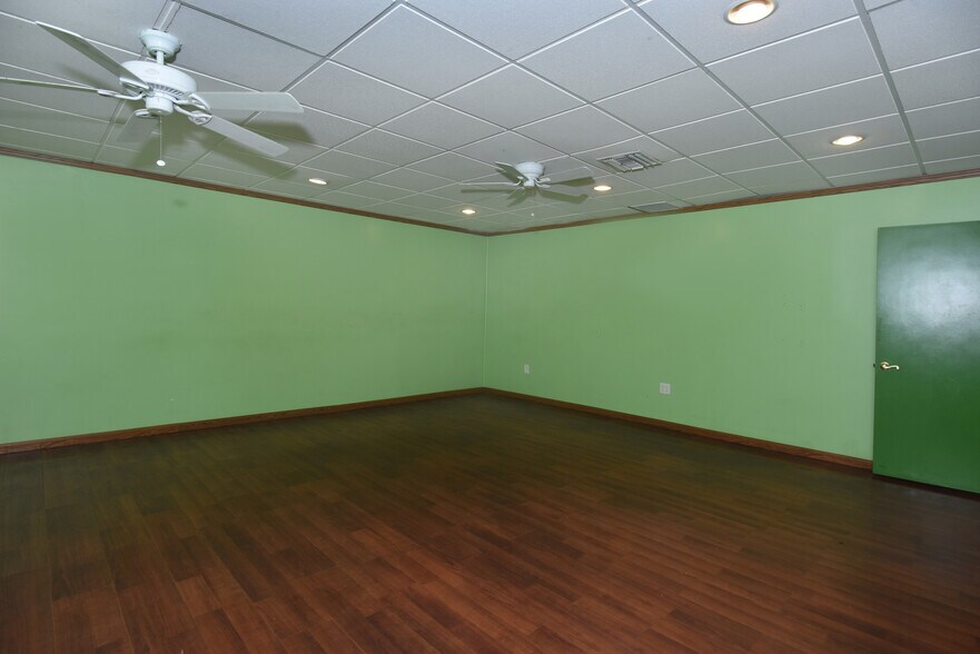 More Photos Of 7120-7122 Topanga Canyon Blvd, Canoga Park Office For Sale