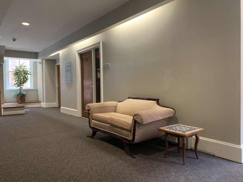 More Photos Of 392 Acushnet Ave, New Bedford Office For Sale