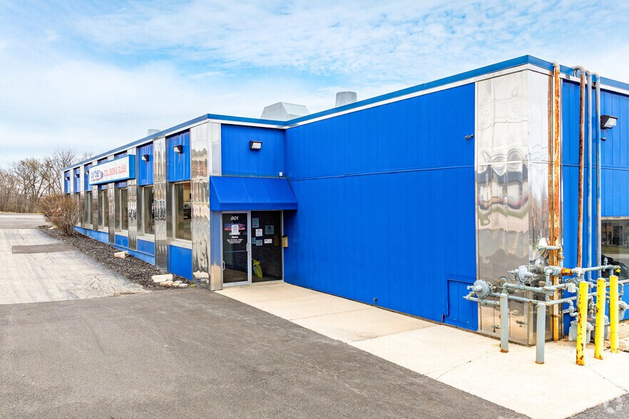 Primary Photo Of 801-805 N State St, Elgin Warehouse For Lease