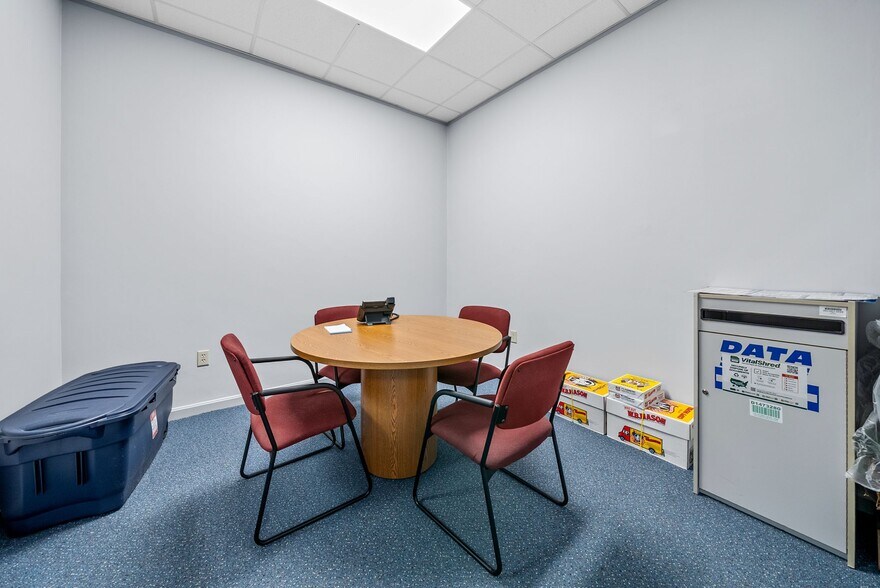 More Photos Of 180 Winter St, Bridgewater Unknown For Lease