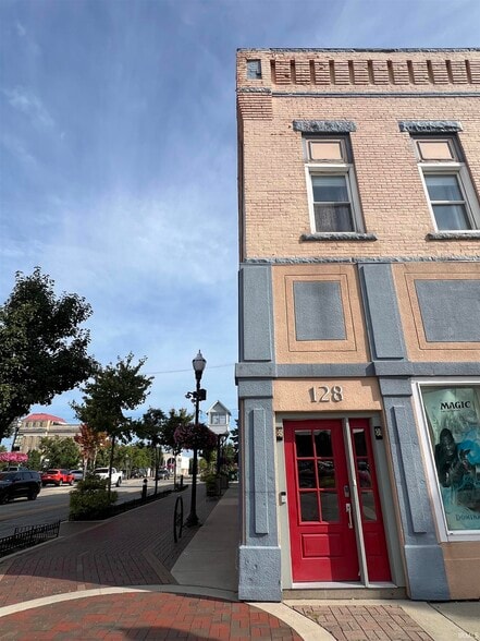 More Photos Of 128 W Walnut St, Kokomo Flex For Sale