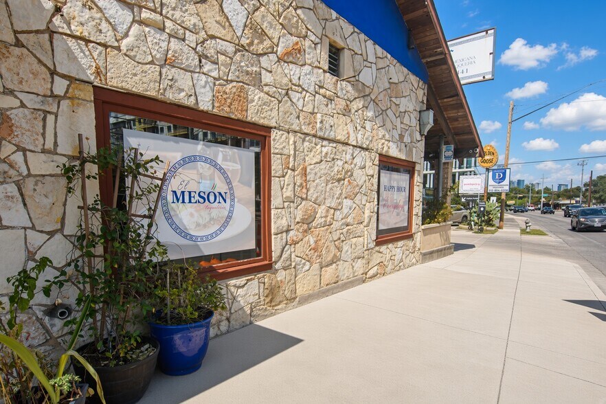 More Photos Of 2038 S Lamar Blvd, Austin Freestanding For Lease