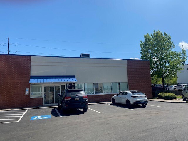 More Photos Of 17 Bryson St, Asheville Garden Center For Sale