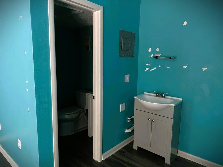 More Photos Of 2595 Tamiami Trl, Port Charlotte Apartments For Lease