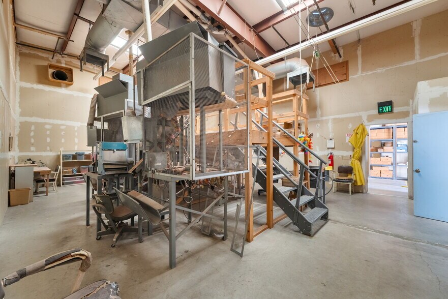 More Photos Of 480 Pat Ave, Overton Industrial For Sale