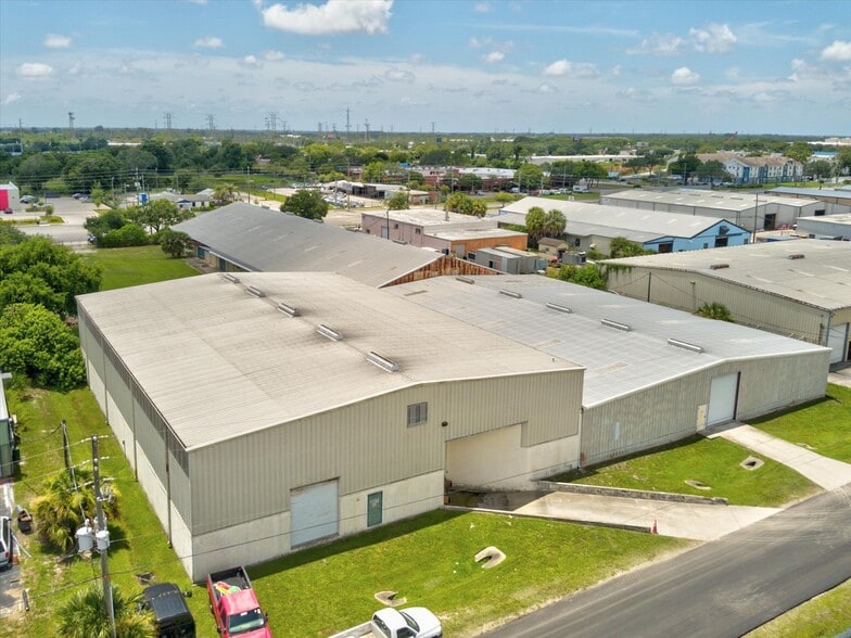 More Photos Of 12925 N 49th St, Clearwater Warehouse For Lease