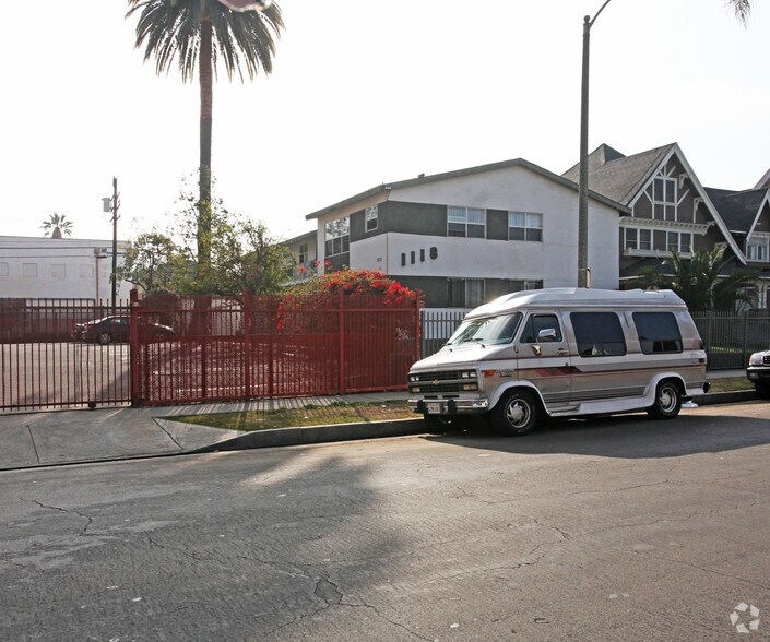 Primary Photo Of 1118 S Lake, Los Angeles Apartments For Sale