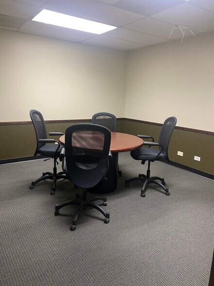 More Photos Of 960 Rand Rd, Des Plaines Office For Lease